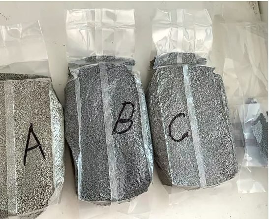 Bentonite cat litter granule sample bags for bulk formula comparison