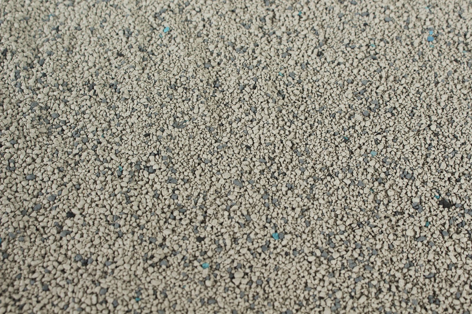 Blue Diamond No. 2 mixed bentonite odor control cat litter with activated carbon particles and zeolite