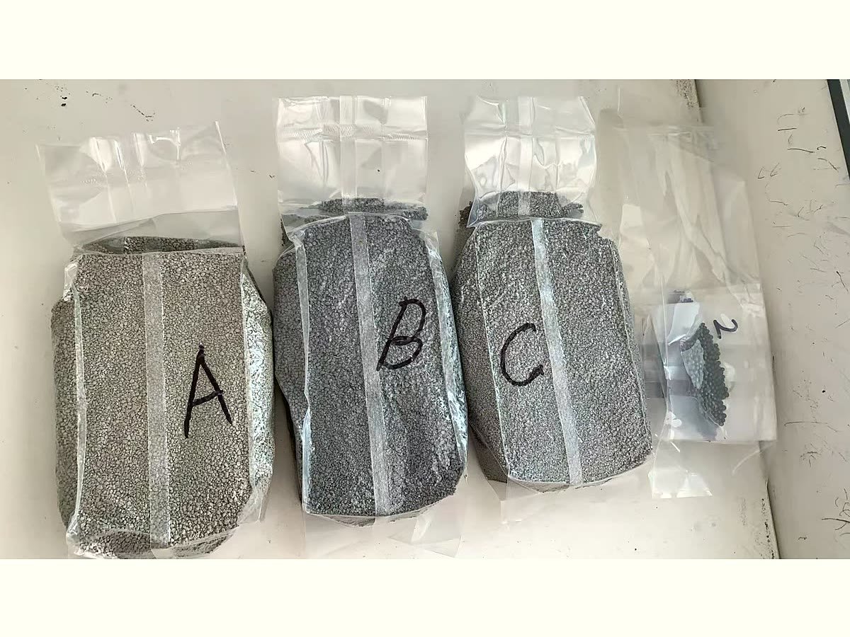 Sample bags for mixed bentonite cat litter formula confirmation